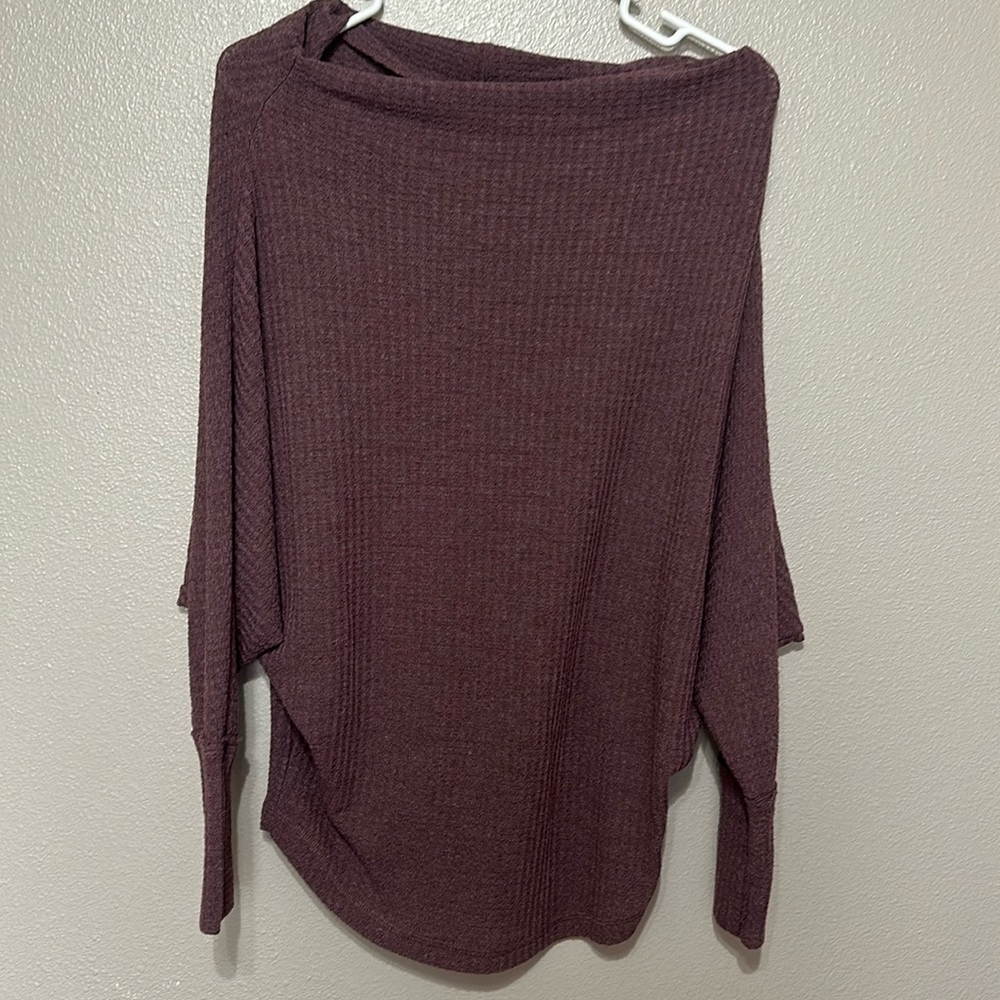 Plum waffle fabric top. 3/4 sleeve